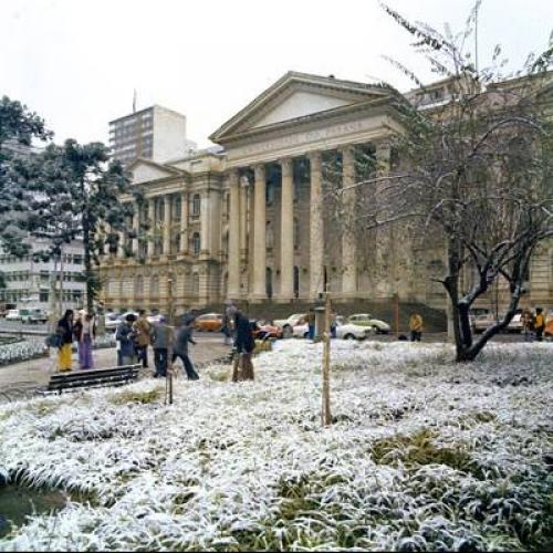 Nevou na cidade de Curitiba no ano de 1975